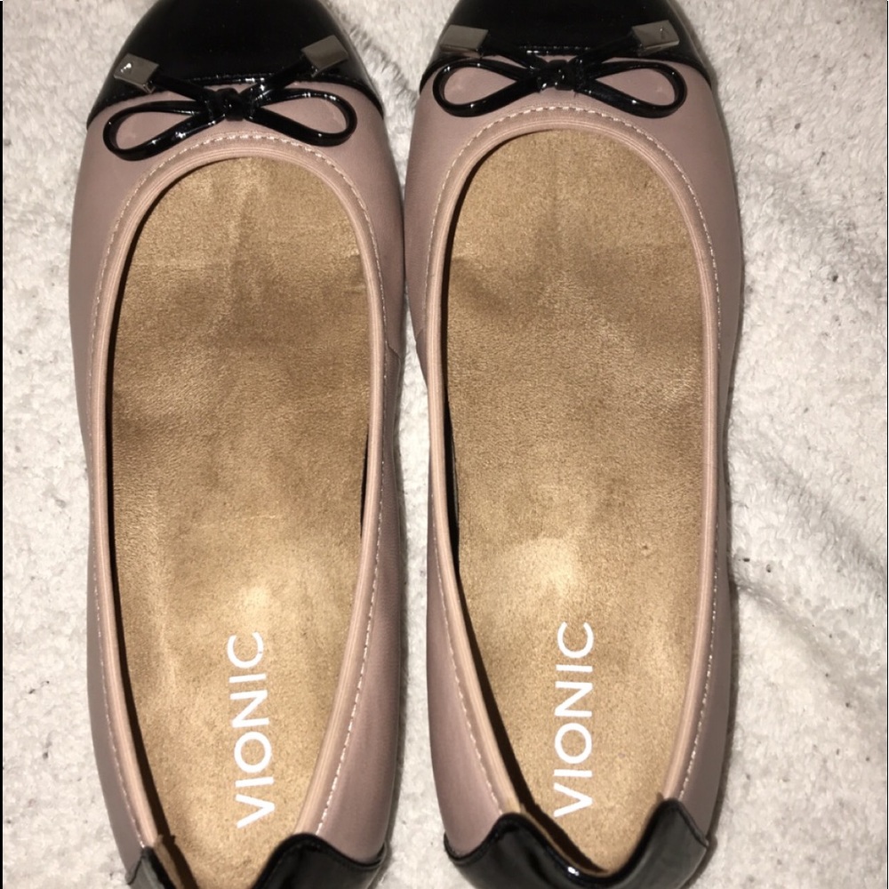 Vionic flat dress shoes